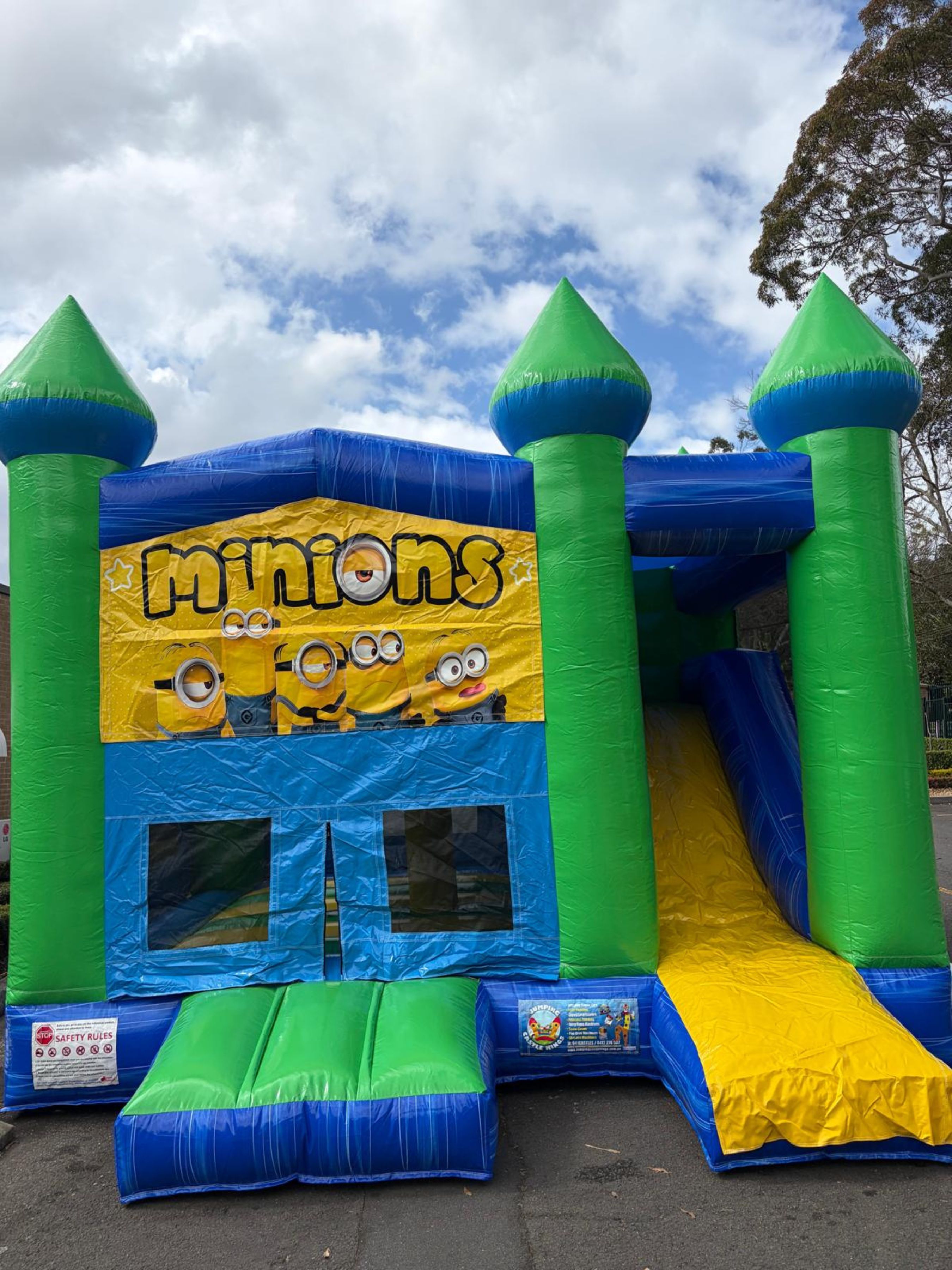 Giraffe Jumping Castle